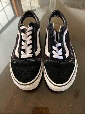 Black Vans Woman’s size 6- Gently used